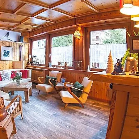 Hotel Capriolo 3*